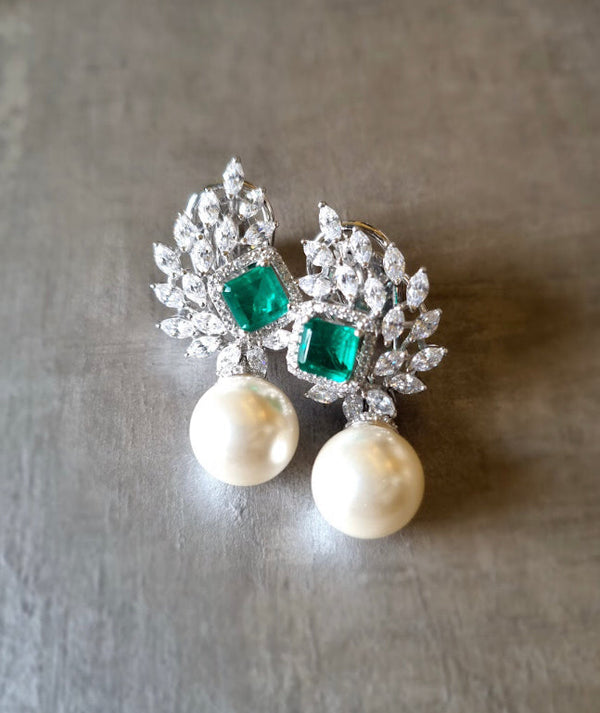 925 Silver Canopy Emerald Pearl Stud Earring - Amrrutam 