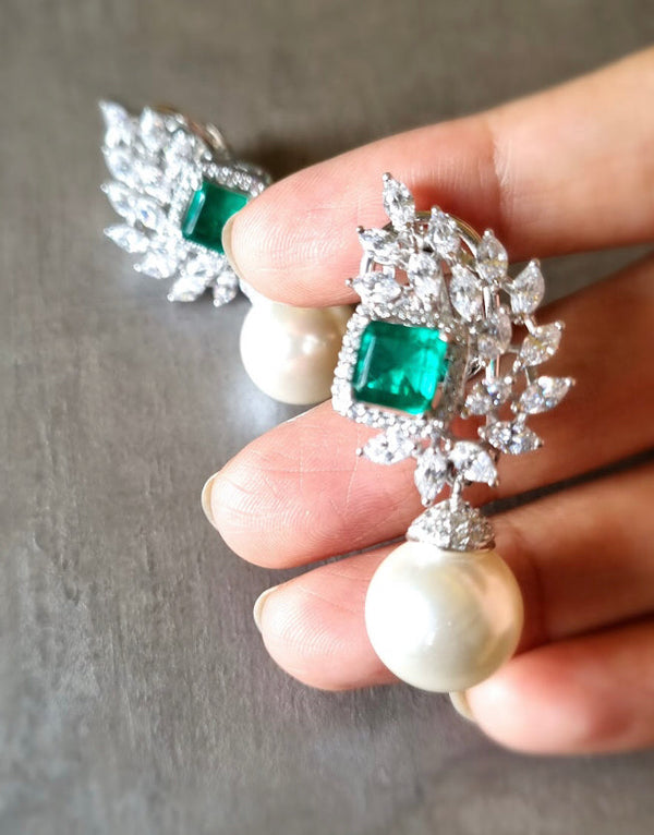 925 Silver Canopy Emerald Pearl Stud Earring - Amrrutam 