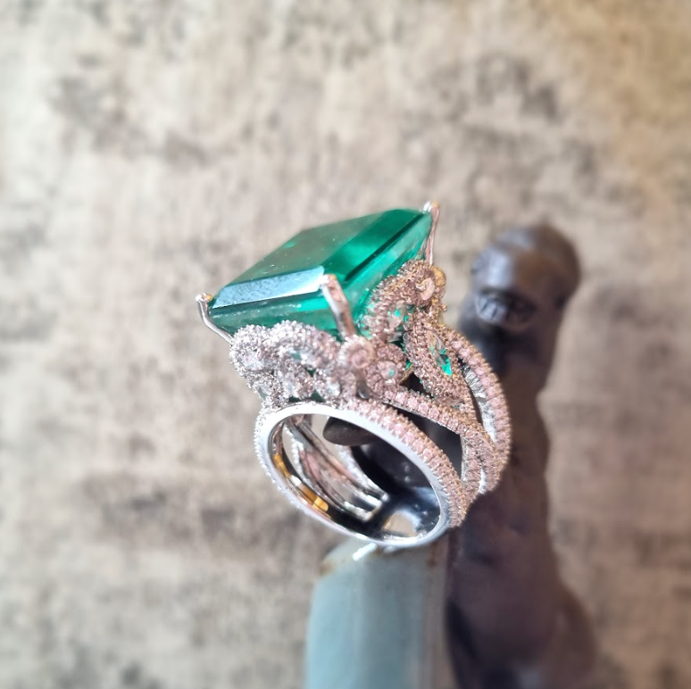 925 Silver Elevated Emerald CZ Ring - Amrrutam