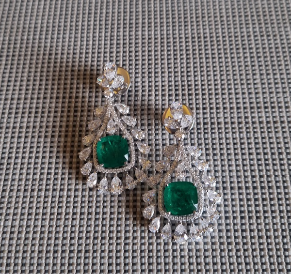 925 Silver Emerald Cushion Pearcut Earring - Amrrutam Jewellery